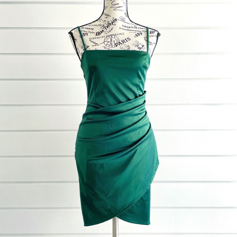 Windsor Women's Green Spaghetti Strap Wrapped In Satin Mini Dress Medium NWT